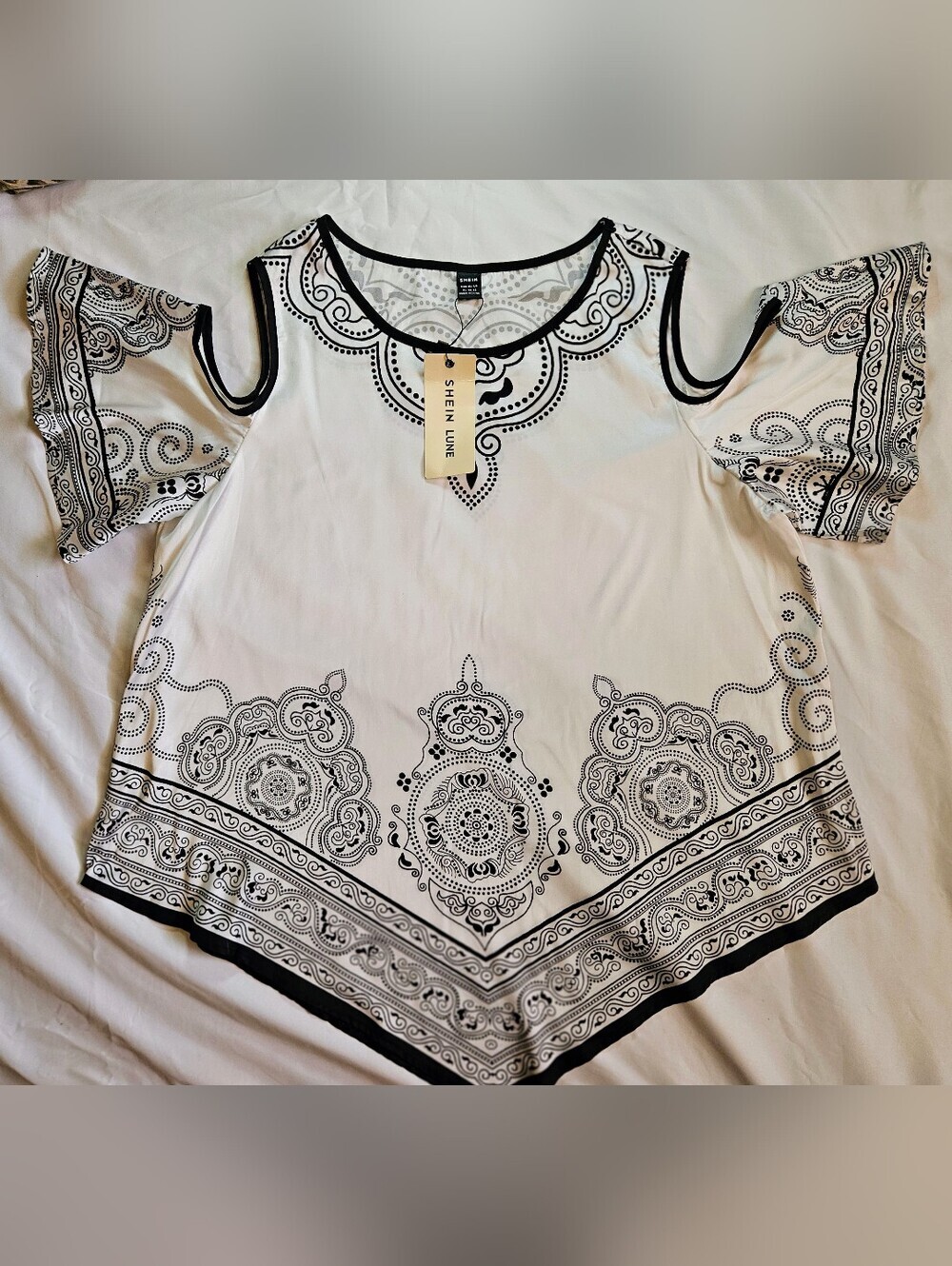 NWT Shein Lune Womens White And Black Geometric Cold Shoulder Blouse Size XL